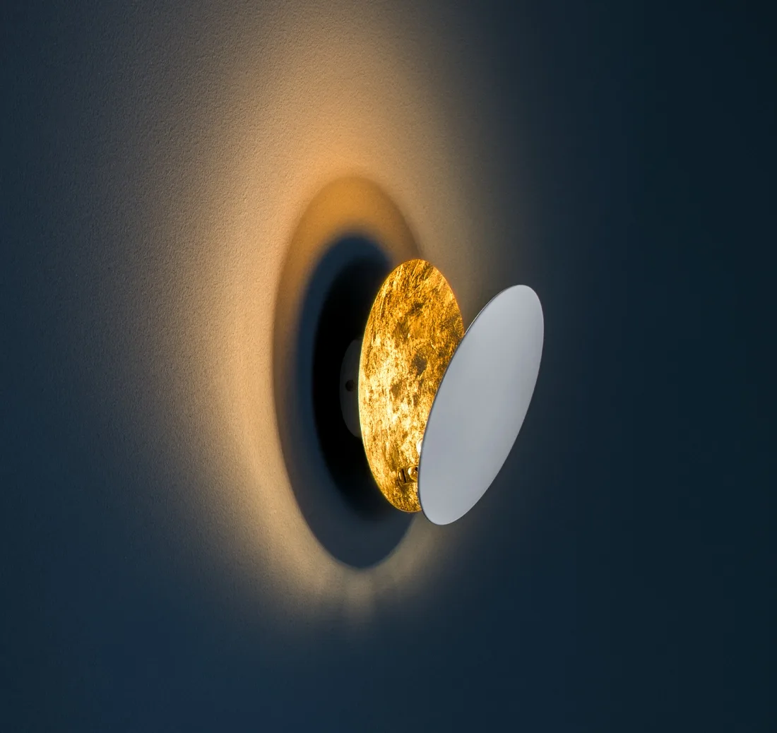 Designhanglamp als blikvanger boven een eettafel