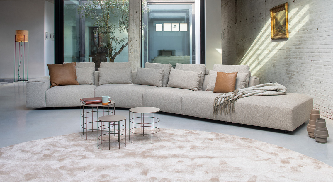 Ruime designbank naar wens samengesteld in stof en kleur