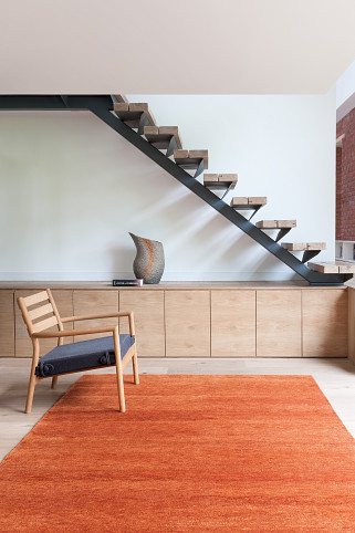 Trap met designstoel